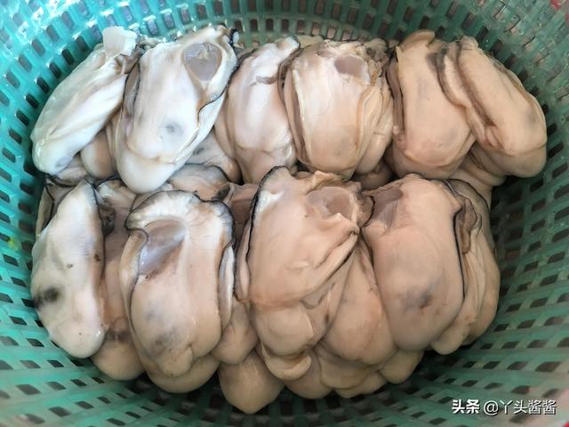 生蚝怎么处理干净，生蚝怎么处理干净的（脏东西全部跑出来）