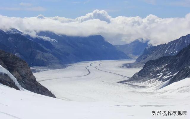 初冬的第一场雪作文5篇，冬天里第一场雪作文（初冬的第一场雪）