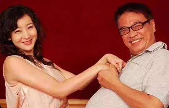 吴孟达生前饱受争议的2段婚姻，与3个女人纠葛，留下4女1子