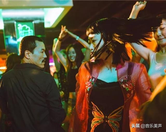 房间歌词刘瑞琦，房间旧版完整歌词（2018十佳电影主题曲）