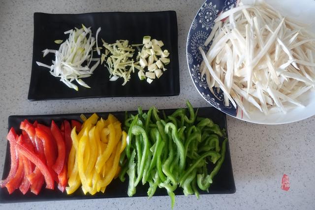 素炒刷把菌的家常做法，炒扫把菌的做法（素炒杏鲍菇虽然是素菜）