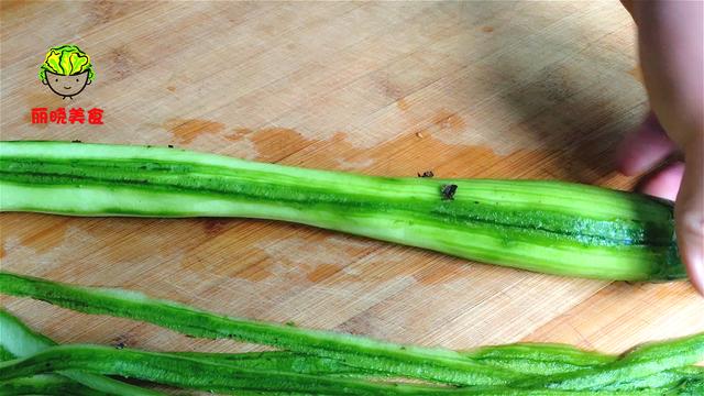 最好喝的丝瓜汤的做法，最好喝的丝瓜汤的做法西红柿（丝瓜汤最解馋的做法）