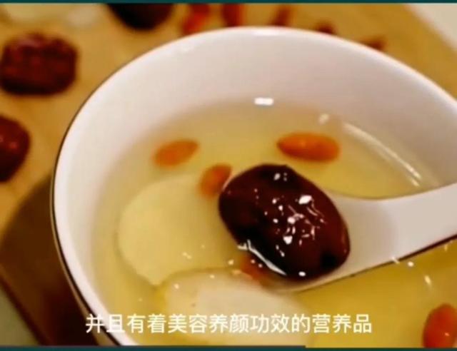 燕窝是怎么来的，什么是燕窝（为什么说燕窝是燕子的口水做的）