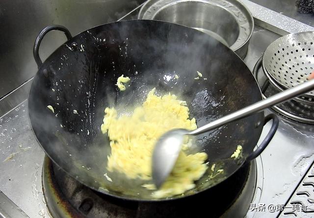 蒜黄炒鸡蛋的做法，黄瓜蒜黄炒鸡蛋的做法（蒜黄炒鸡蛋家常做法）