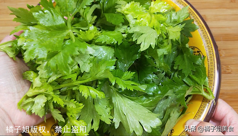 圖片[2]-【芹菜葉雞蛋餅】做法步驟圖 美味可口 越吃越好-起舞食譜網