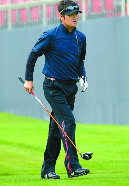 王宝强影帝，与王宝强朱时茂罕同框（王宝强影帝颁奖）