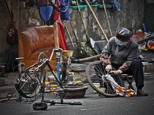 怎么摆地摊卖画，街头摆摊卖画（美术生摆摊儿指南献上）
