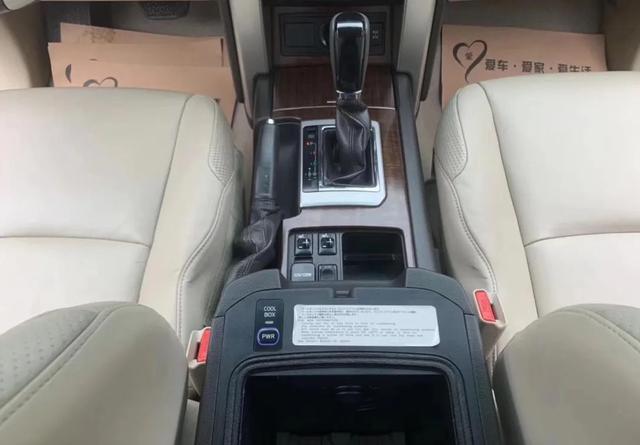 丰田霸道油箱多少升，丰田霸道油箱多少升容积多少怎么看（2020款丰田霸道来了）