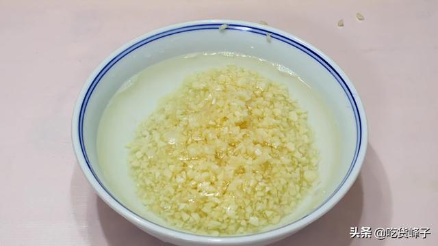 蒜蓉怎么做出来的好吃呢，蒜蓉怎么炒（爱吃蒜蓉的人注意了）