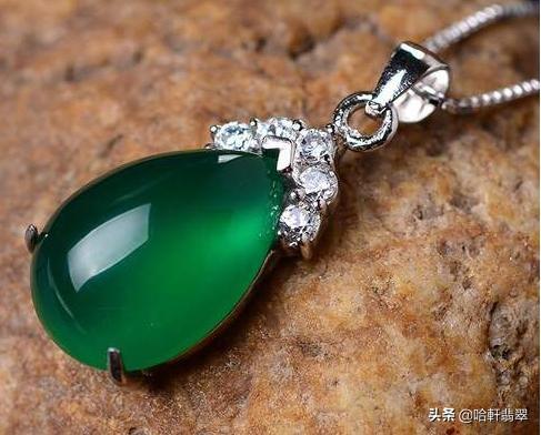 绿玉髓值钱吗，绿玉髓与玉和翡翠的区别（为什么会成为翡翠的冒牌货）