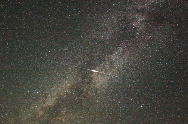 恒星行星卫星的区别分别是什么，行星恒星卫星有什么区别（那是空间站——肉眼如何辨别恒星还是行星）