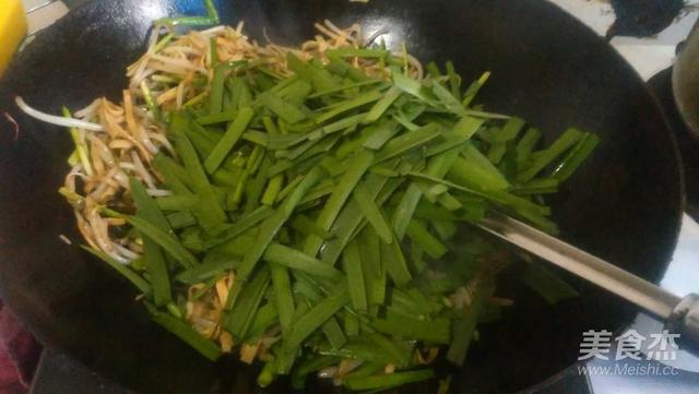 炒绿豆芽的热量是多少，水煮绿豆芽热量（一盘不到5元钱）