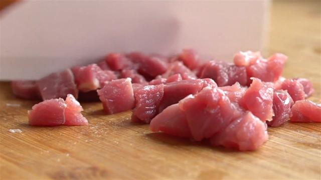 香菇瘦肉粥怎么做，如何用电饭煲做香菇瘦肉粥（煮一份家庭版香菇瘦肉粥）