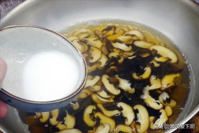 玉米淀粉是什么，玉米淀粉可以用什么代替（“玉米粉”和“玉米淀粉”有啥区别）