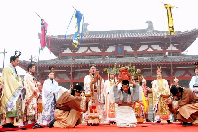 姓氏源流与文化寻根，从姓氏看文化渊源（追寻姓氏文化中的那些精彩片刻）