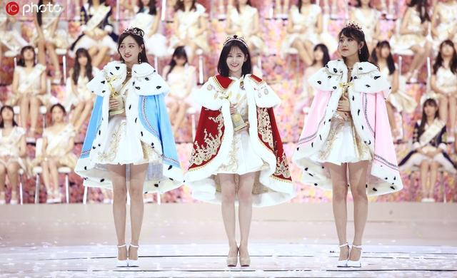 谁都别说让我一个人躲一躲歌名，谁都别说让我一个人躲一躲歌名什么意思（如今又发图裁掉另一位正主）