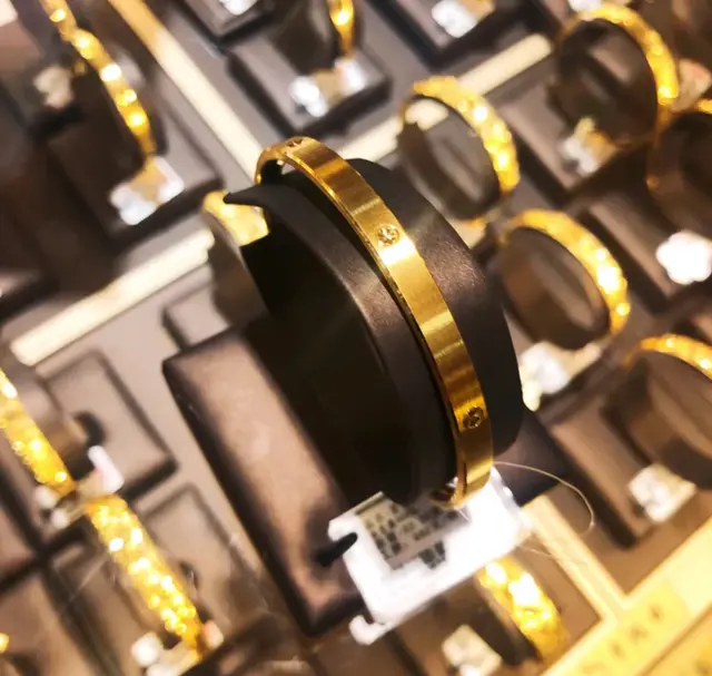 周大福有银饰吗，周大福珠宝有银饰品吗（赵雅芝代言的老凤祥居然这么时尚）