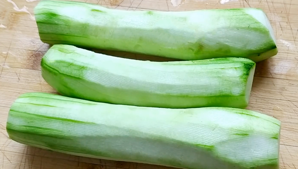 圖片[3]-【絲瓜大蝦湯】做法步驟圖 鮮香味美 出鍋湯汁都不剩-起舞食譜網(wǎng)