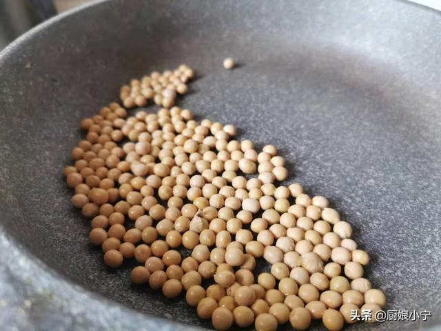 豆浆是什么豆做的，什么豆可以做豆浆（试试炒豆的方法）