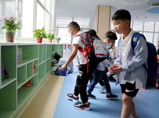 正常的小学上课时间表，小学课程表1一6年级（小学生“新作息表”曝光）