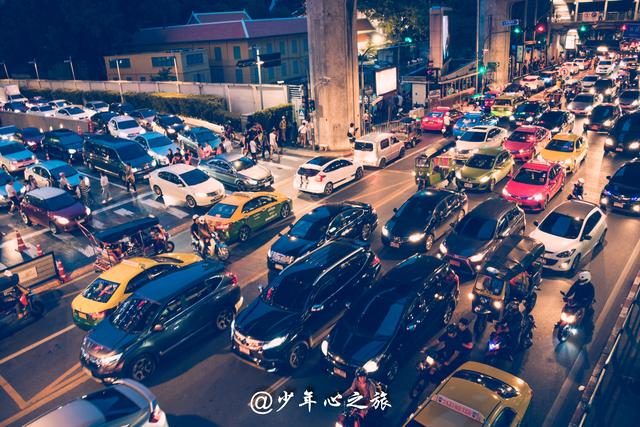 曼谷红色车牌什么意思，泰国红牌车是什么意思（泰国出租车为何有那么多种颜色）