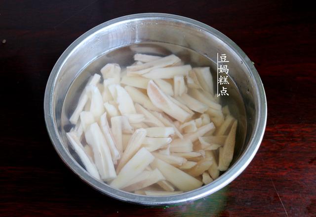 莲藕炒什么好吃，莲藕炒什么菜好吃又营养（记得多加这2样蔬菜）