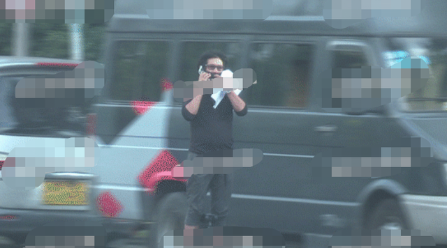 “国民岳父”韩寒携妻子罕现身，高中便相恋，奉子成婚今生活美满