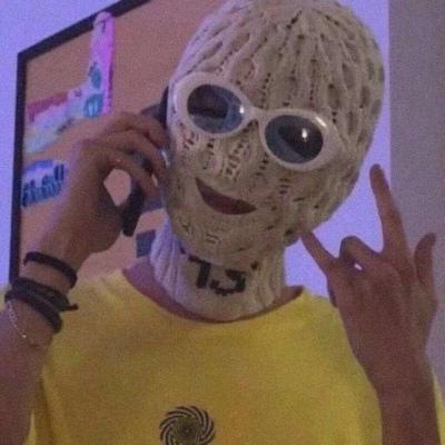 沙雕又不失帅气的头像，沙雕`小清新`帅气`文艺`男生头像微信（比较沙雕搞笑的男生头像大全）