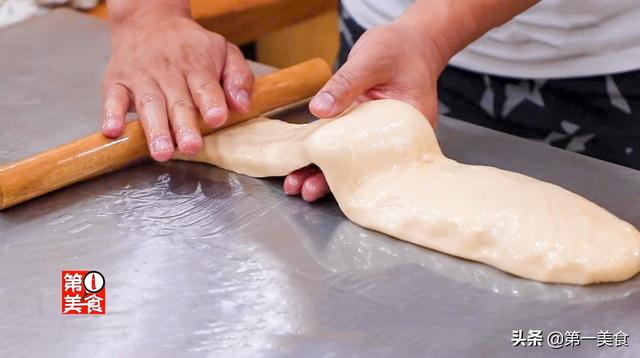 炸油条的做法和配方（早餐师傅商业级炸油条配方和秘诀在这）