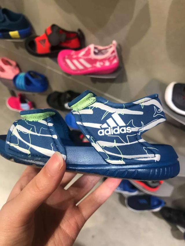 儿童凉鞋怎么选择比较好，儿童凉鞋到底要怎么选