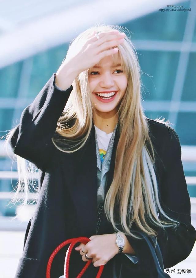 李夏怡 rose音译，卡其色李夏怡rose音译（队友和她合照就像公开处刑）