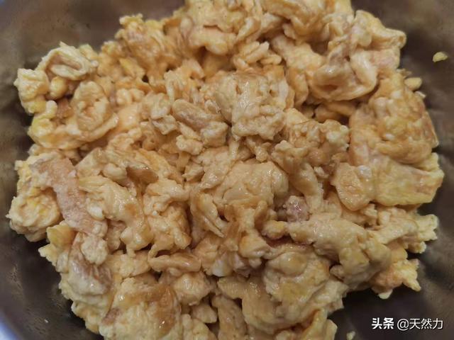 炸鸡蛋酱的做法，东北人喜爱的鸡蛋酱要怎么做才好吃