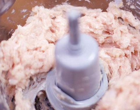 鱼豆腐怎样制作，鱼豆腐怎么制成的（教你在家自制鱼豆腐）