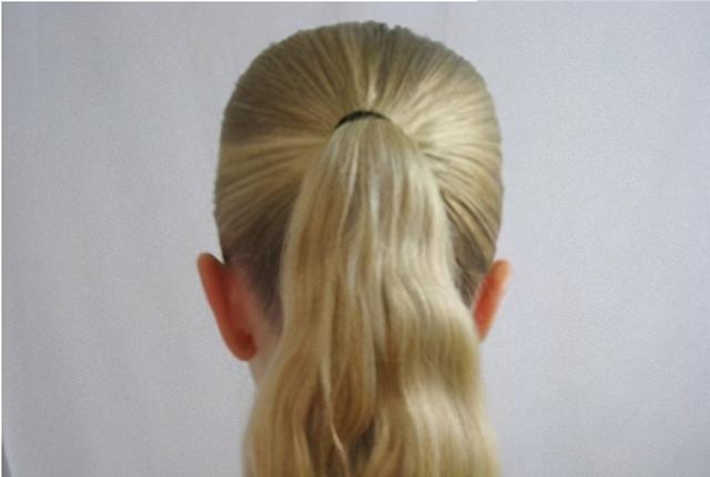 儿童辫子怎么扎，小女孩辫子扎法（给娃梳头时可别这么扎辫子）