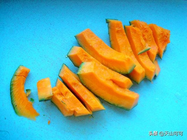 南瓜皮可以吃吗，绿皮小南瓜蒸熟可以吃皮吗（能当烤肉吃了）