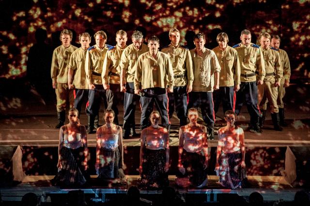 静静的顿河简介，求静静的顿河简介（看过8小时《静静的顿河》）