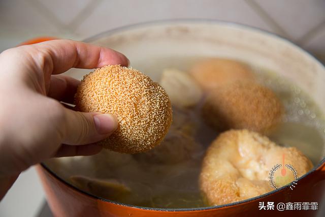 鸡汤怎么炖最补血 试试这道猴头菇炖鸡汤，鸡汤怎么炖最补血（推荐一道养生膳食）