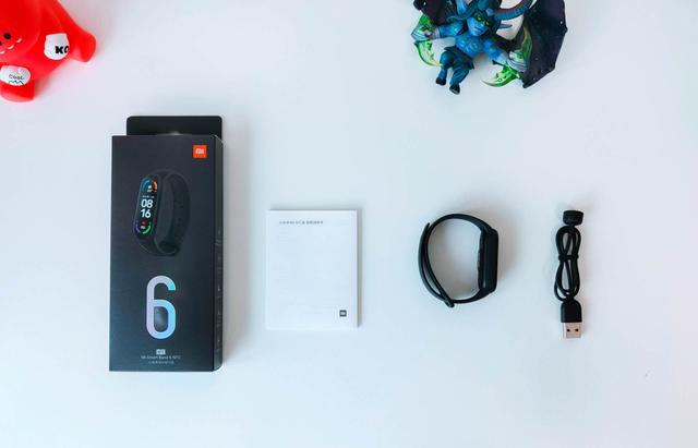 小米手环充电需要大力扣吗，小米手环使用前要不要充满电（干掉按键+血氧检测+心率监测）