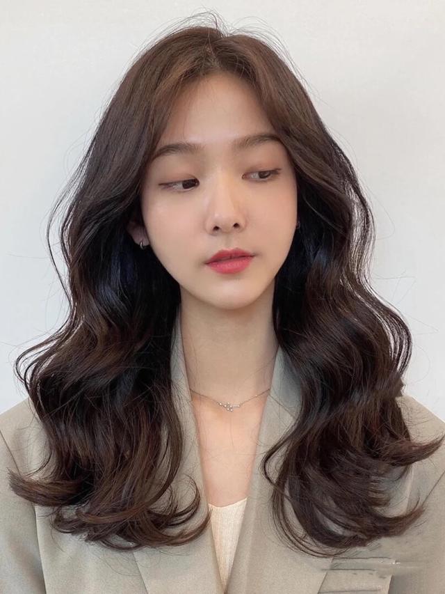 鹅蛋脸适合什么发型，男生长鹅蛋脸适合什么发型（鹅蛋脸适合什么样的发型）