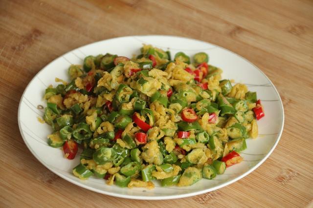 线椒怎么做好吃，1把线椒加1把面粉