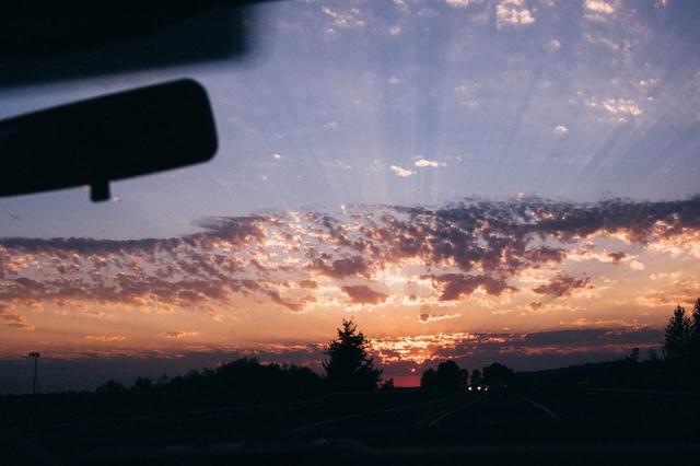 双向的奔赴才有意义.想见你  今日份朋友圈背景图，双向奔赴的相见才有意义（双向的奔赴才有意义）