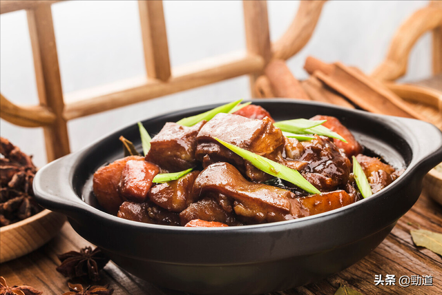 乌镇的美食有哪些，乌镇的美食介绍（有你不容错过的地方美食）