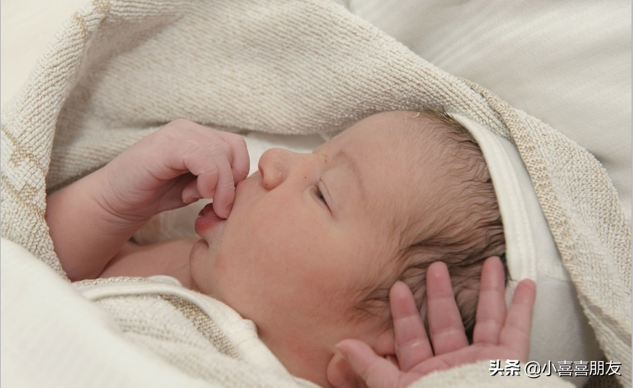 胎儿打嗝证明还没足月（婴儿打嗝问题多）