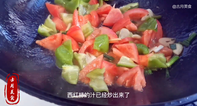 土豆西红柿怎么炒，牛腩烧土豆西红柿怎样做（古月3分钟教你在家做西红柿炒土豆）