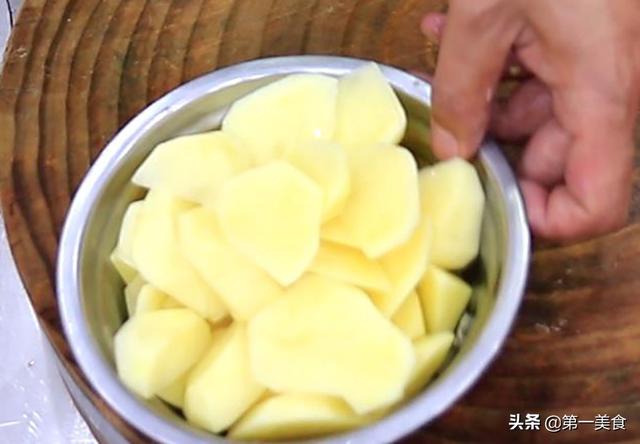 地三鲜怎么做好吃，如何做美味地三鲜（怎么做地三鲜健康不吸油）