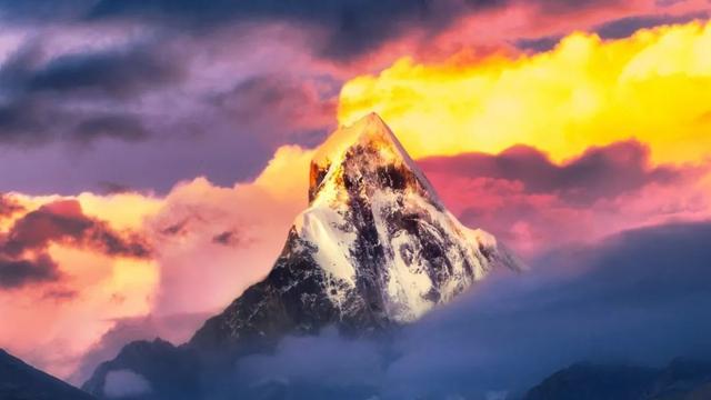 四姑娘山在哪里，四姑娘山在哪里住宿（四川又一处顶级观景平台）