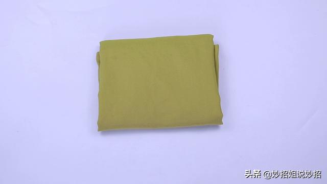 连衣裙怎么叠省空间，连衣裙怎么叠最省空间（教你收纳新方法）