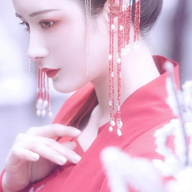 男生小哥哥古风部位半身汉服转圈圈超帅头像/值得拥有/奶酪微信，男生小哥哥古风部位半身汉服转圈圈超帅头像/值得拥有/奶酪（一组超级仙气的汉服女生头像）