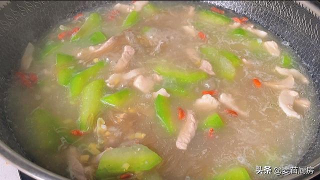 粉条汤怎么做家常做法，粉条烩菜的家常做法大全（老式冬瓜粉条汤）