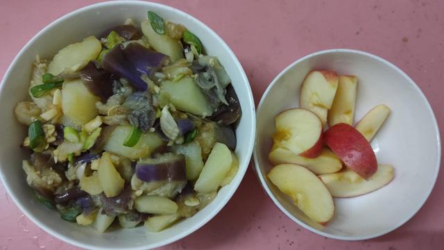 怎样用刀将不规则的土豆切菱形长块，怎样把土豆片切成菱形（不到5块钱的减肥餐）